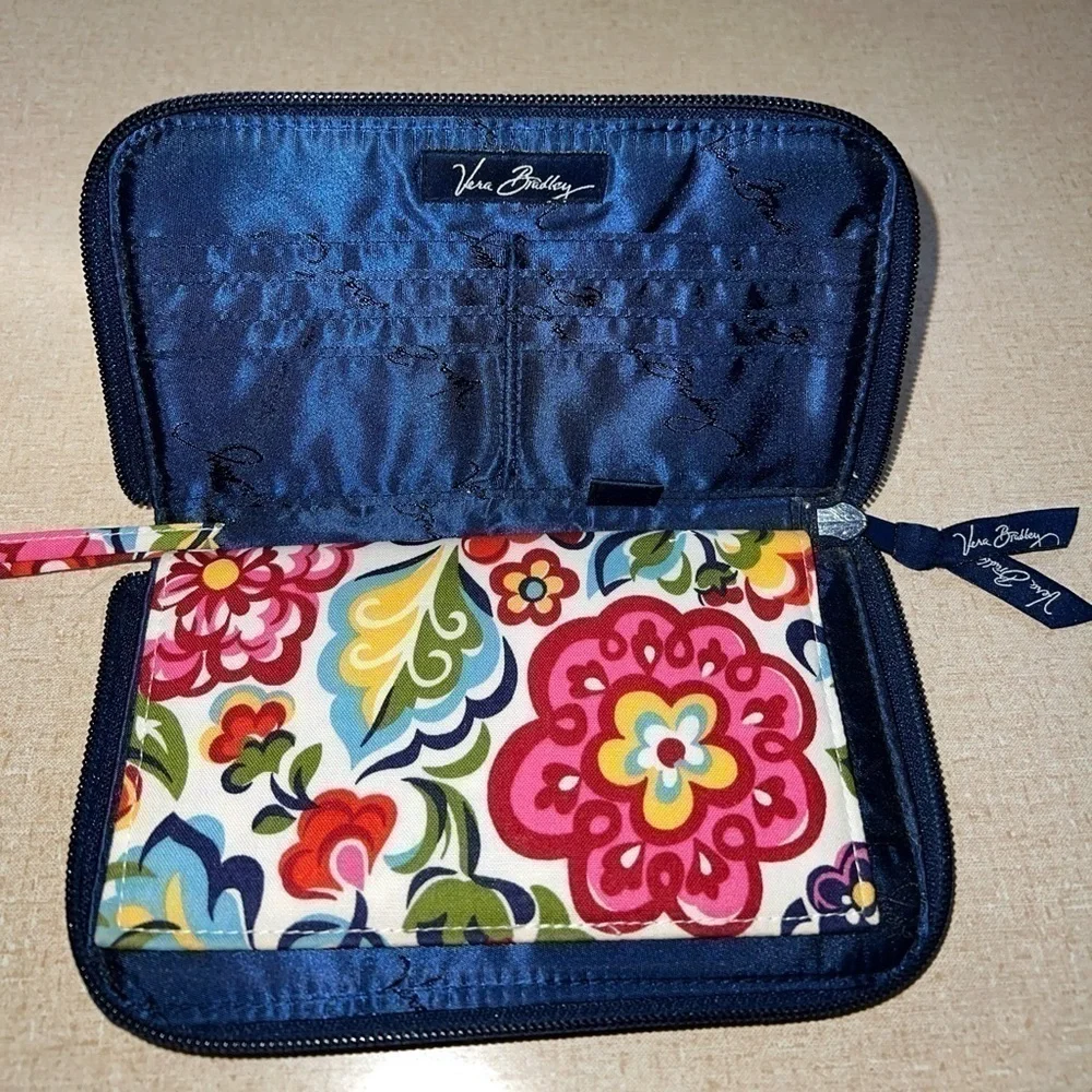 Vera Bradley Multi Colored Floral  Zip Closure Quilted Clutch Wallet Purse - Picture 3 of 6